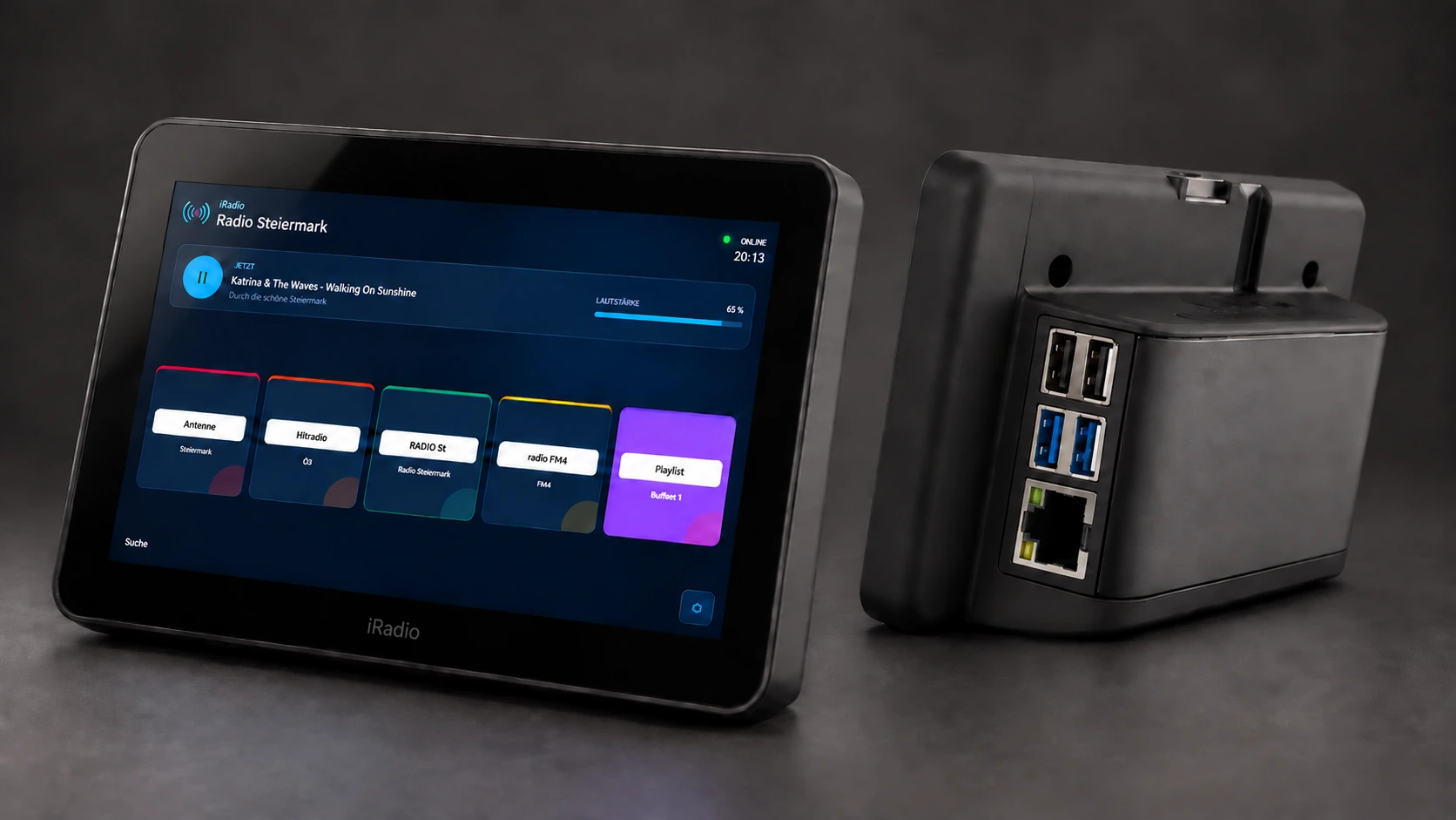 iRadio in der Studioansicht von vorne und hinten, im schwarzen Gehäuse mit Touchdisplay.